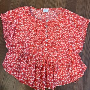 Great warm weather top!  Floral print easy to wear too.  Size M